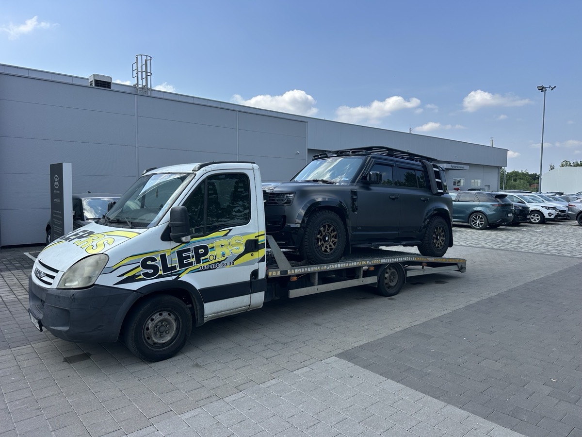 Prevoz automobila na platformi šlep vozila Šlep.rs u Beogradu