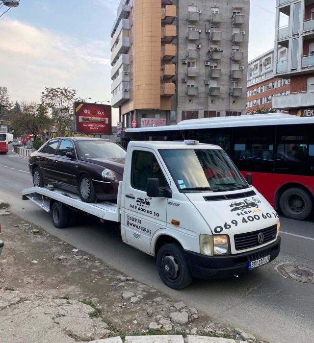 Šlepanje vozila na Bulevaru u Beogradu